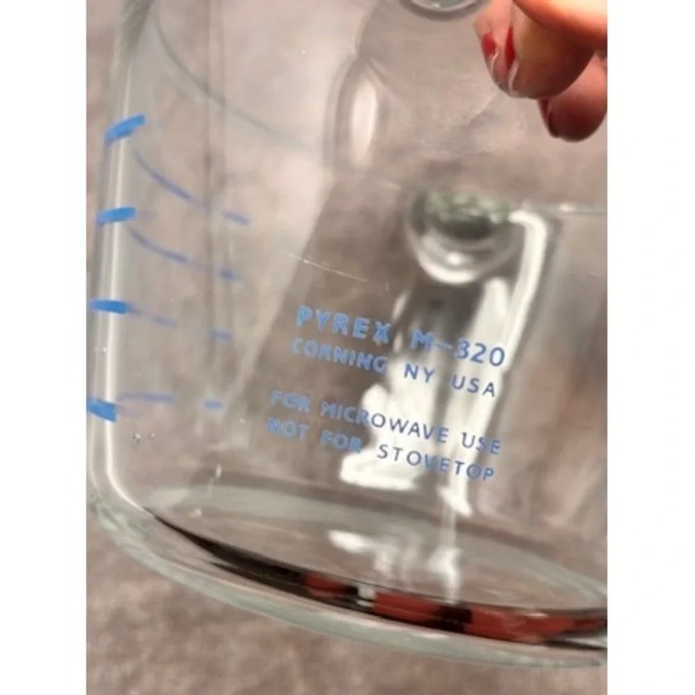 Pyrex Measuring Cup M-320 4 Cup 1 Quart Clear Blue Good Vintage USA Glass